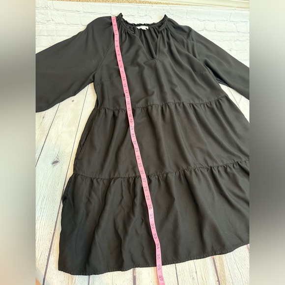 Ruffled neck Tiered Mini Dress - Picture 4 of 5